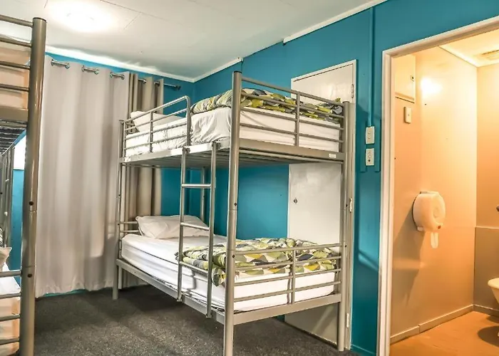 Crashpalace Backpackers Hostel *